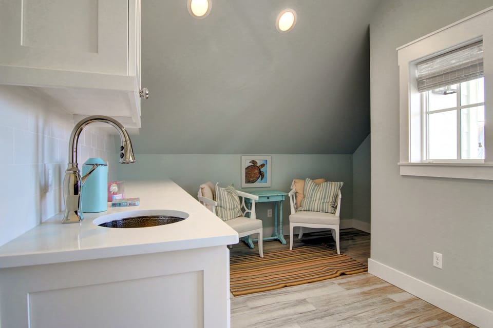 Wet Bar, 3rd Floor