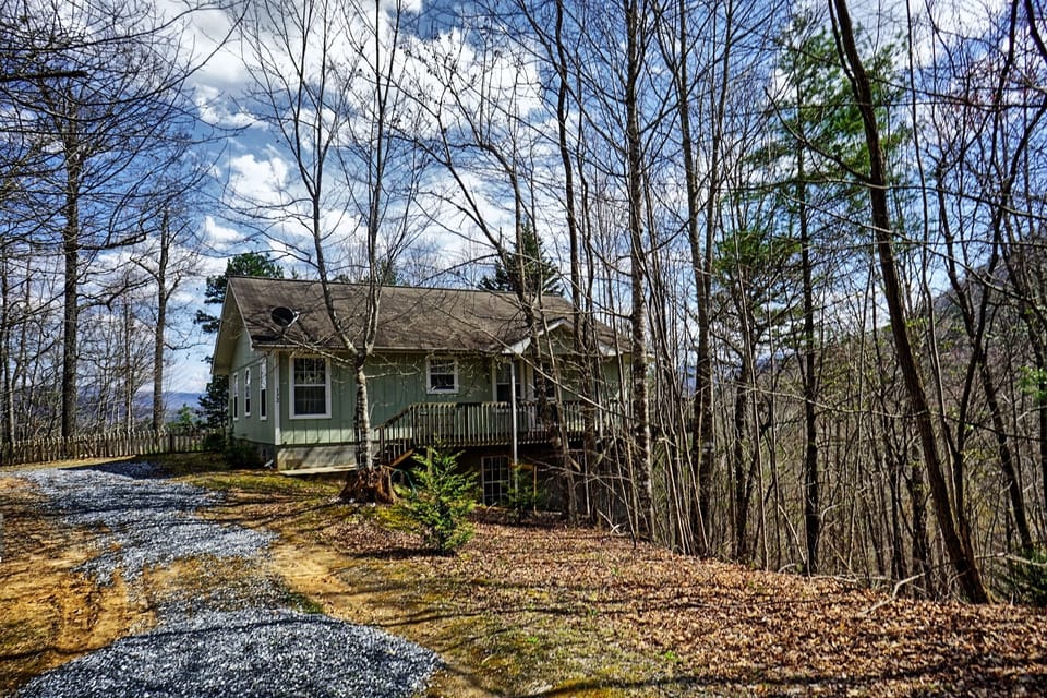 Exterior - Driveway leading to Tsali View