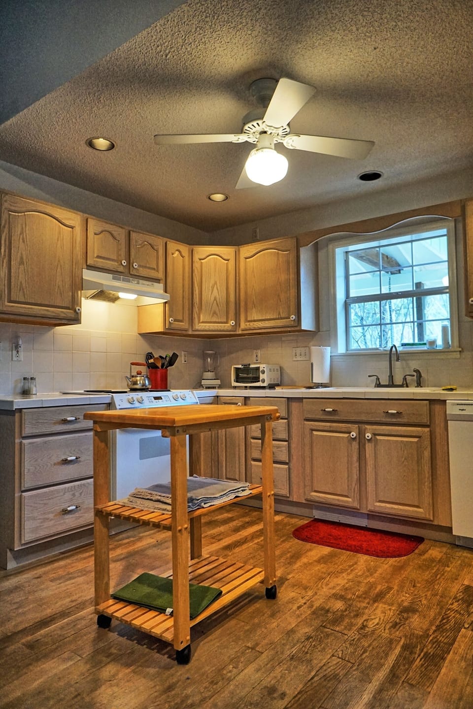 Full Kitchen - Kitchen Area