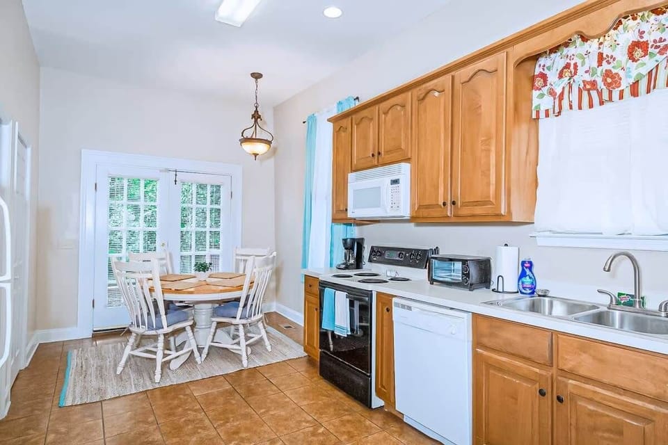 Full kitchen