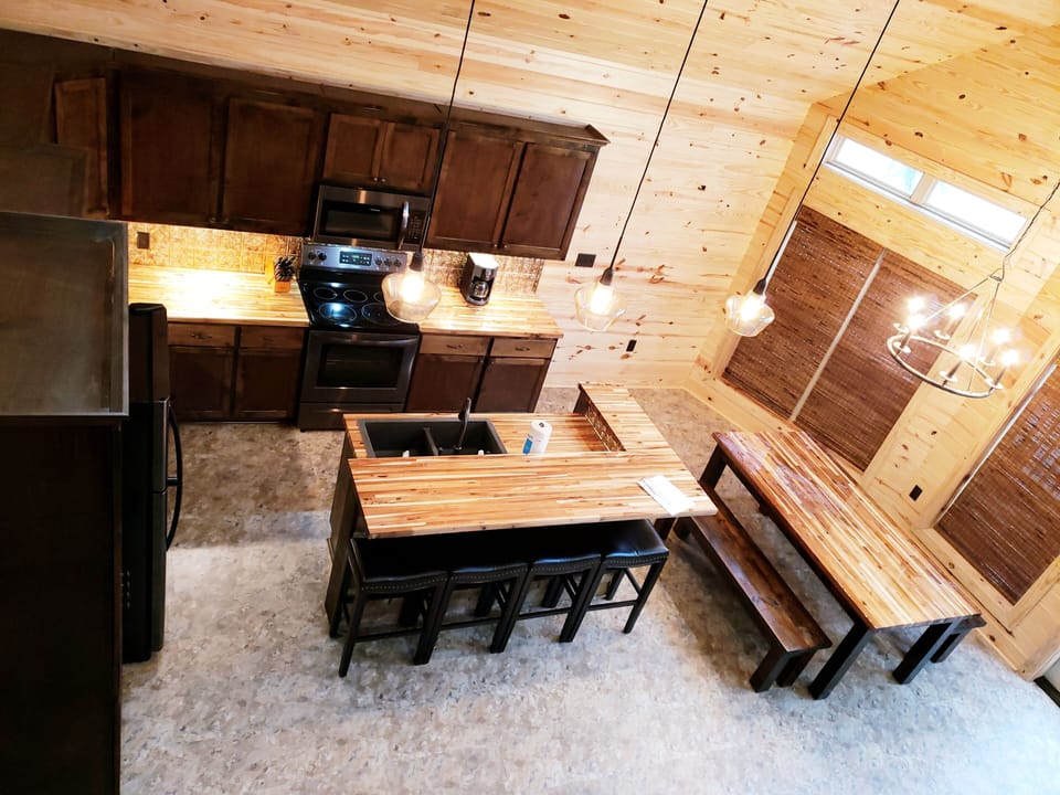 Kitchen & Dining 