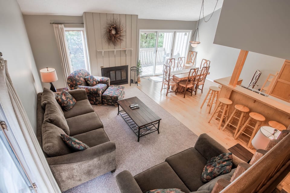 Living area - Open living area with dinning room and kitchen there is also a balcony off the dinning room