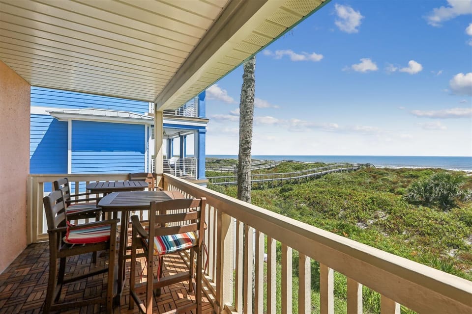 - Balcony seating with stunning coastline and dune views
- Spacious outdoor table for casual dining or card games
- Perfect setting to enjoy sunsets and ocean breezes
