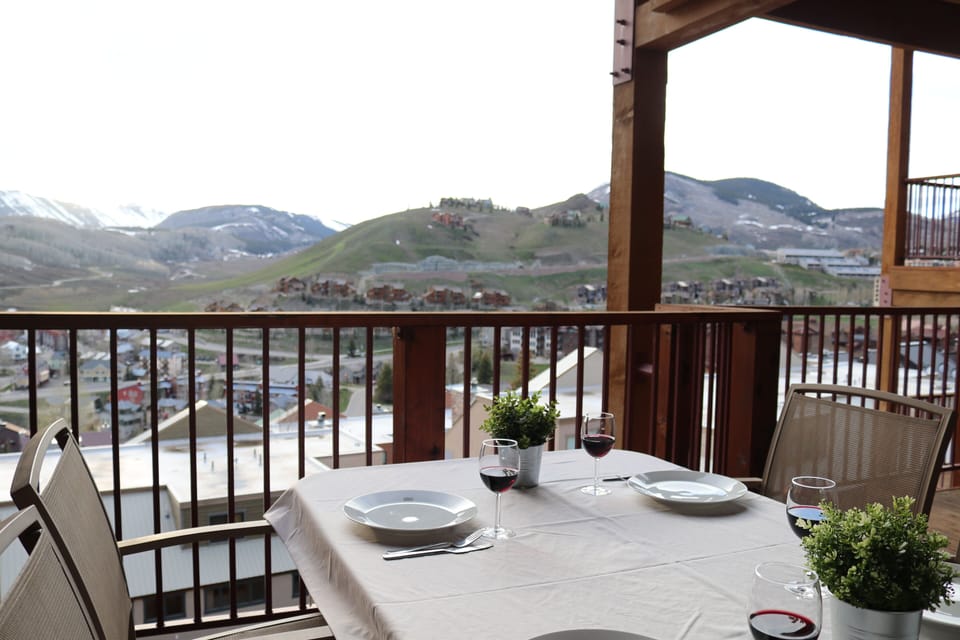 Dine al fresco and watch the sun set in splendor behind the Anthracite range