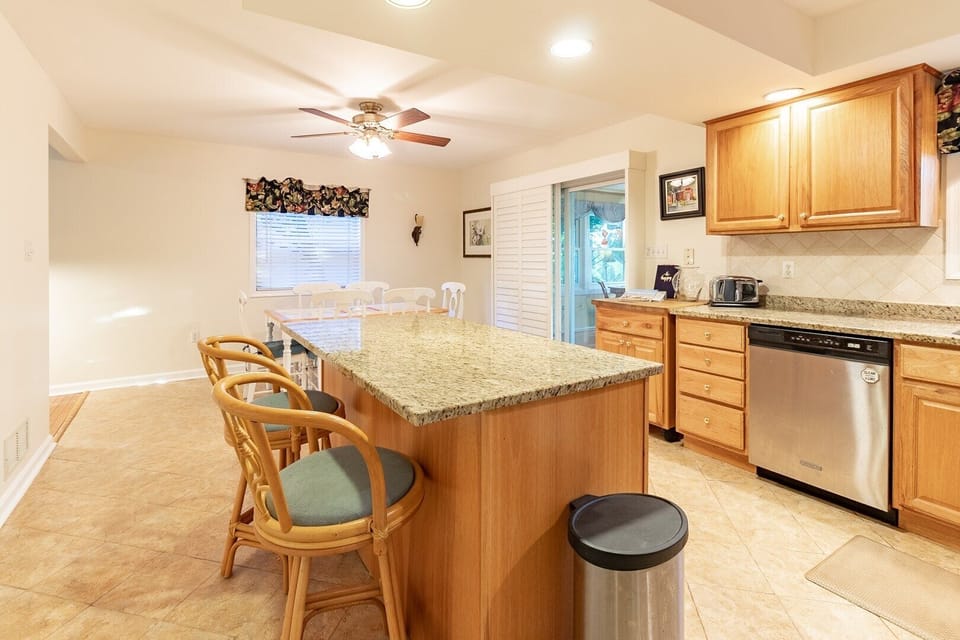 Kitchen, View 3
