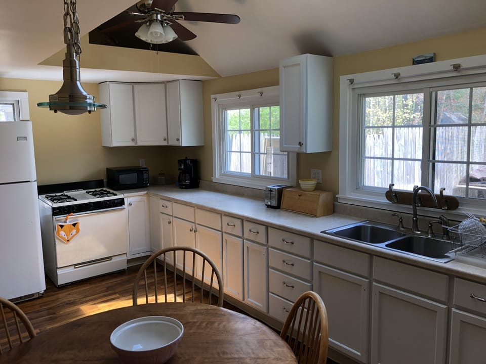 Kitchen finishes and fixturing