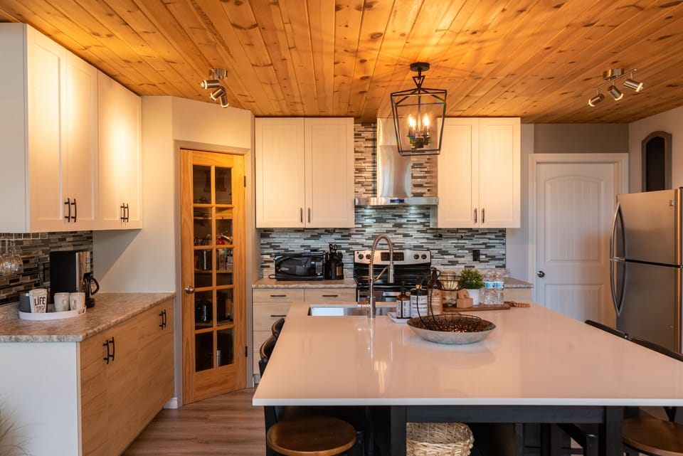 Kitchen island  quartz countertop 
Walk in pantry
40 in high upper cabinets 