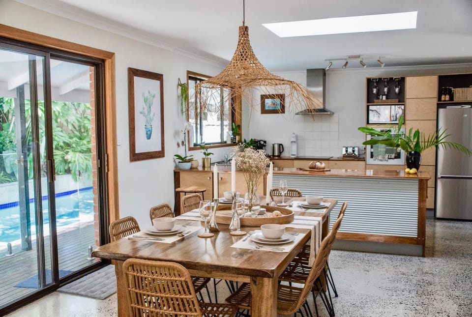 Fully equipped kitchen and dining (1)