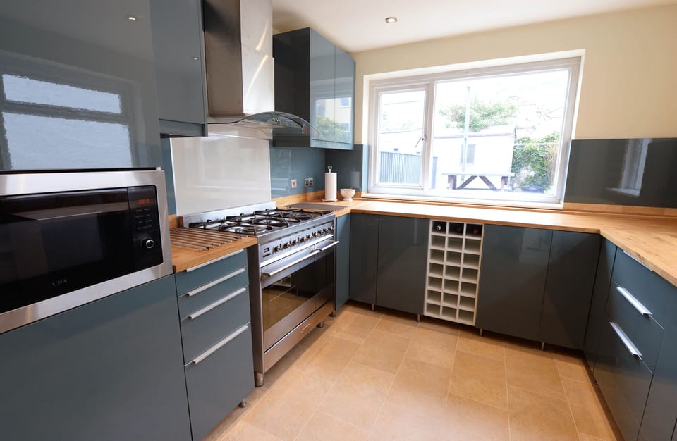 Tenby Cottage, Close to Beach