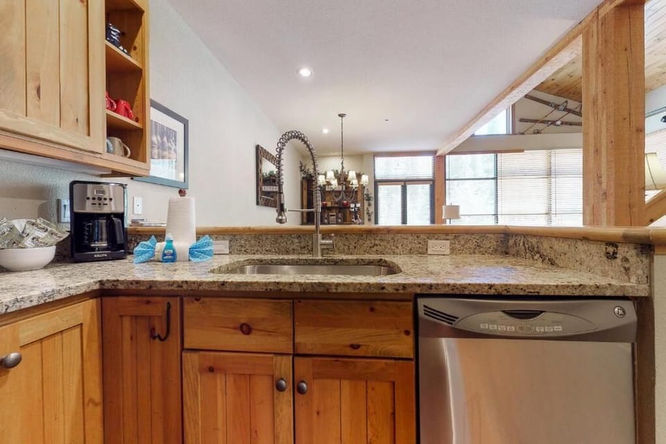 Clear sightlines into the living and dining area from the kitchen