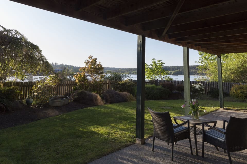 Badmitton, bocce ball and lots of board games provided. 