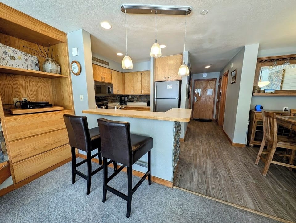 Barstool seating - Fully Equipped Kitchen