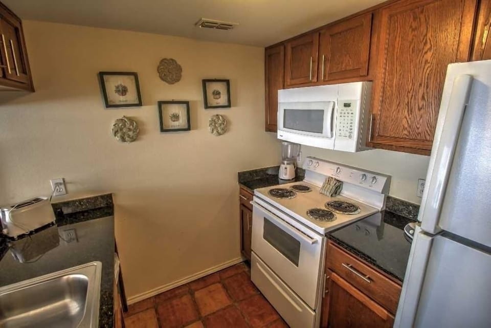 Indoors, Oven, Room, Refrigerator, Microwave