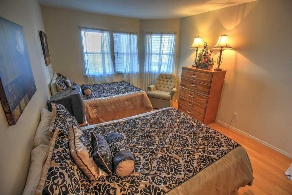 Indoors, Home Decor, Room, Living Room, Furniture