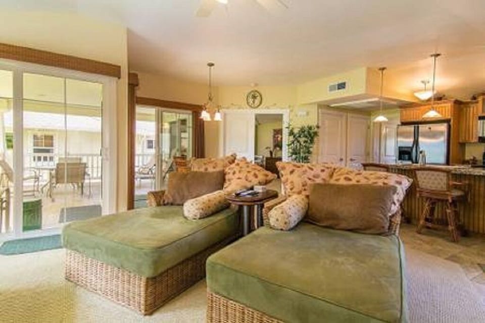 Living Room
Amazing  golf and Mountain Views