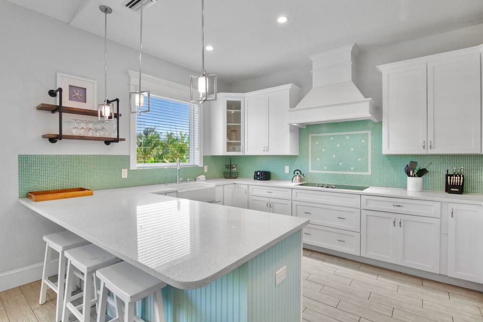 Fully Equipped Kitchen, Breakfast Bar