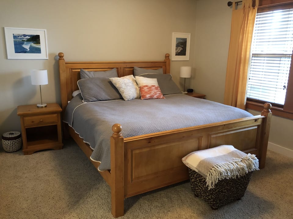 King Bed, TV