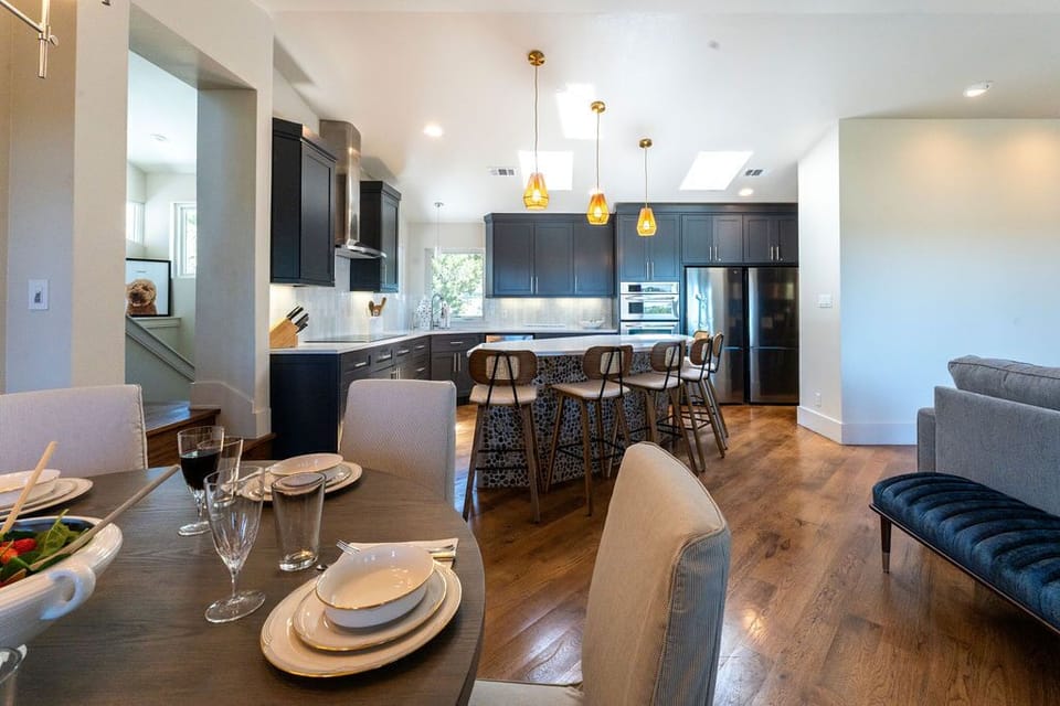 Lake Travis Escape - Walker Luxury Vacation Rentals