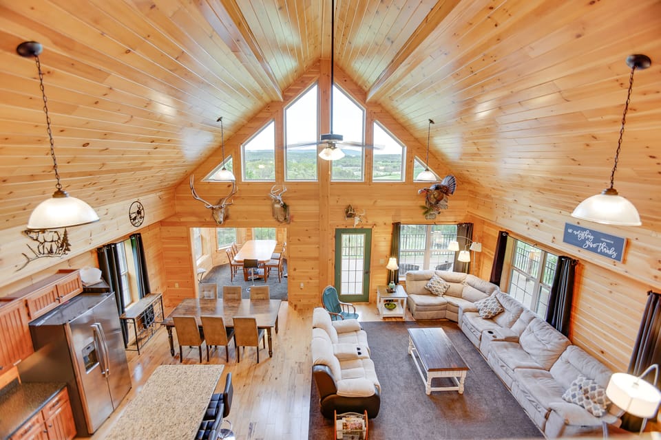 Floor to ceiling windows floods the house with natural light while giving you incredible mountain views!