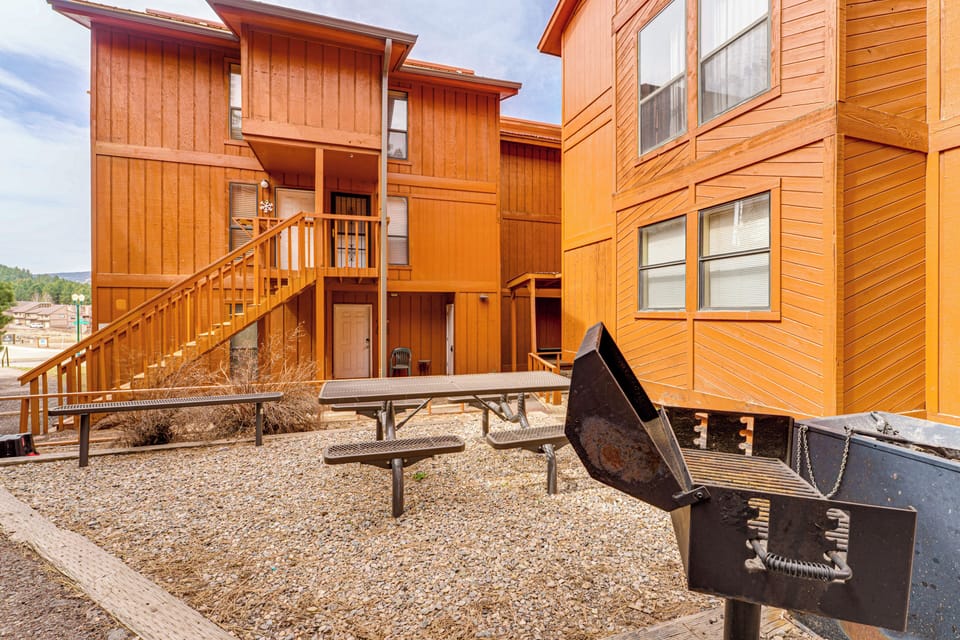 Grilling Area | Gold Dust Condominiums