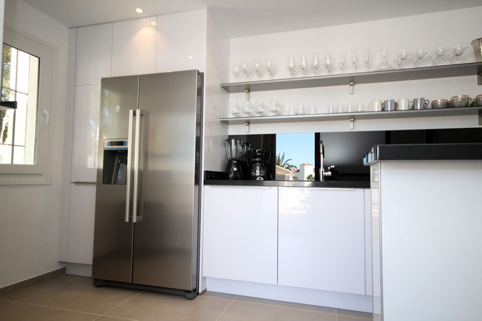 Kitchen with ice maker 