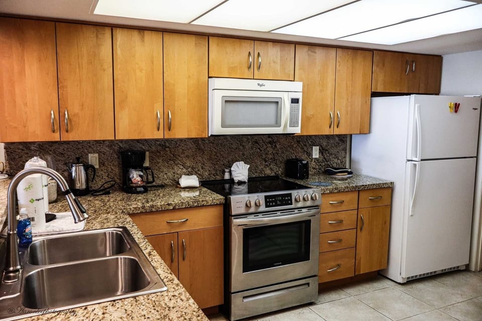 Indoors, Appliance, Microwave, Oven, Kitchen