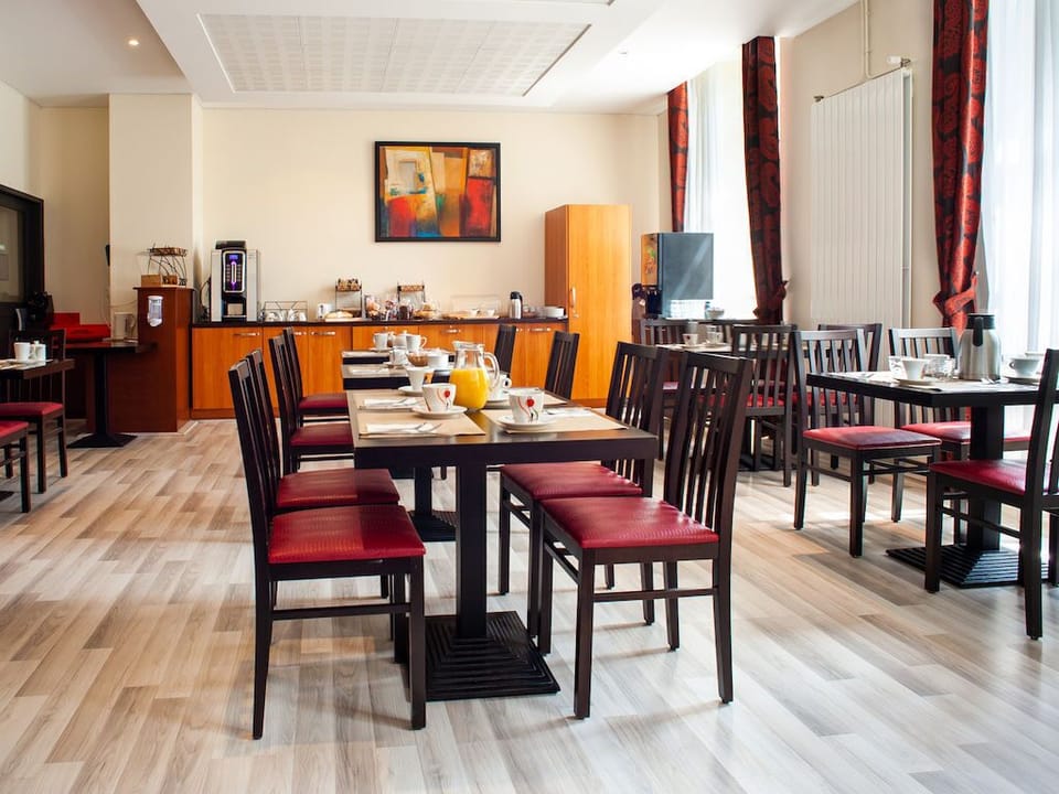 Enjoy a tasty breakfast at the on-site restaurant!