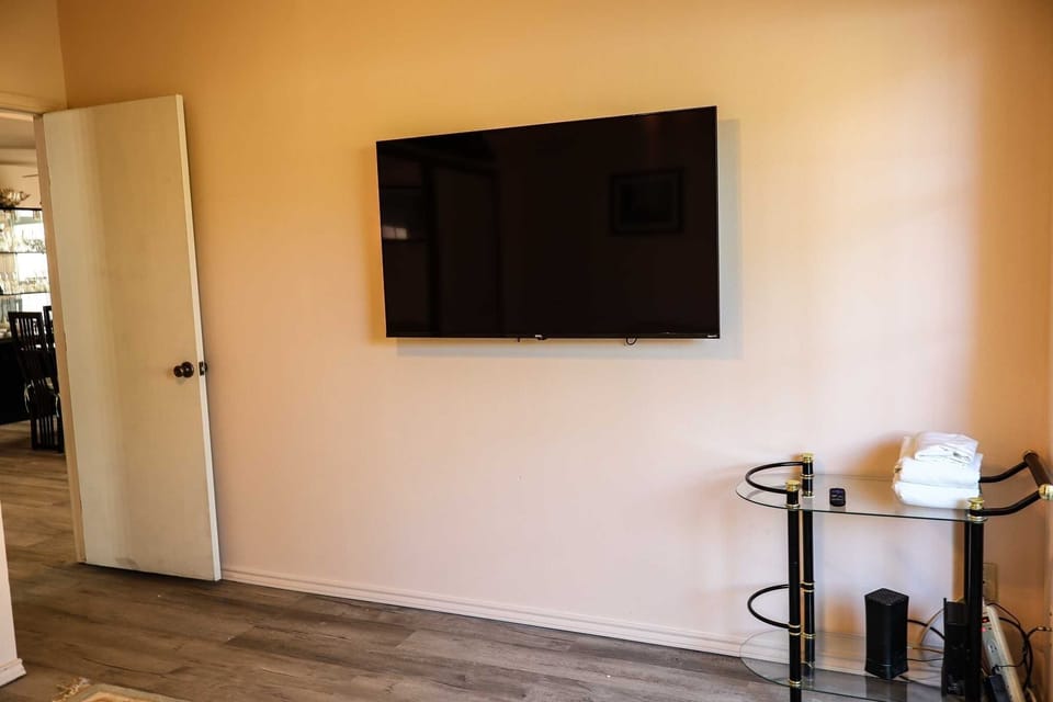 Indoors, Screen, TV, Floor, Furniture