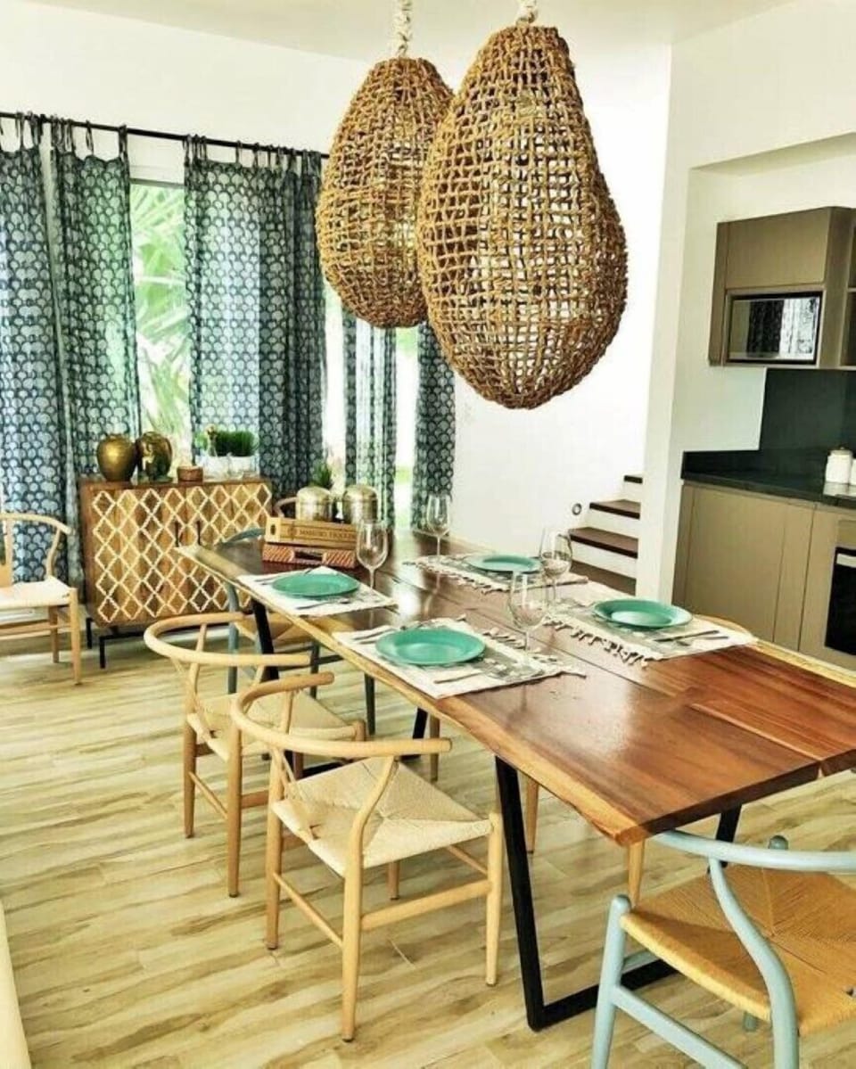 dining table seats up to 8