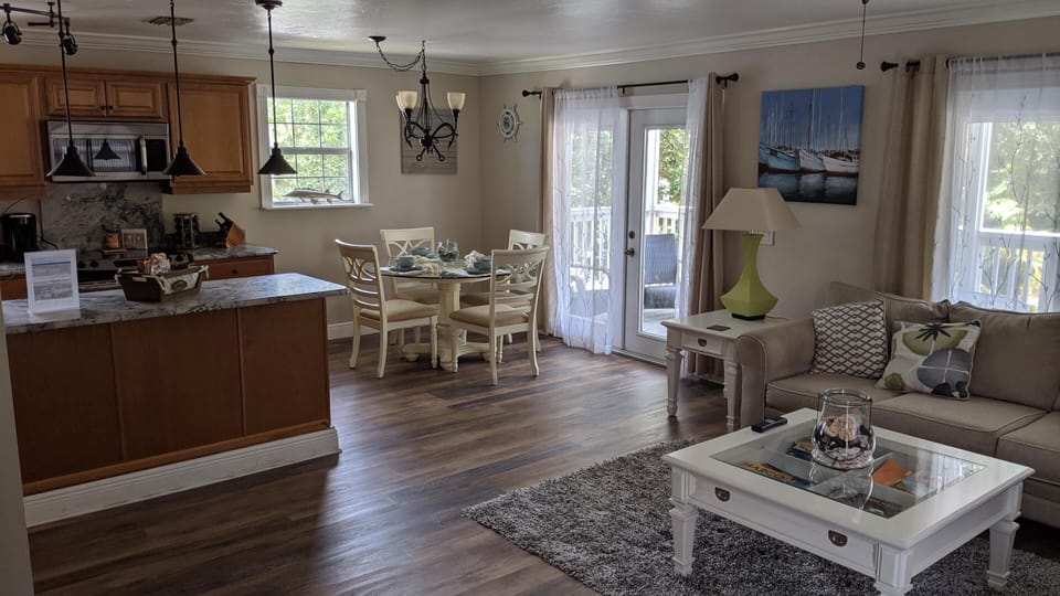 dinning room and doors onto porch