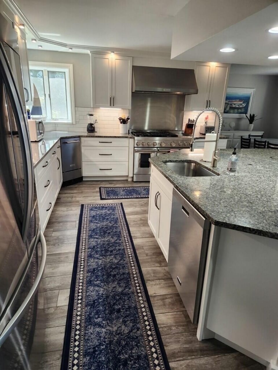 Brand new large fully stocked kitchen with everything you could want. 