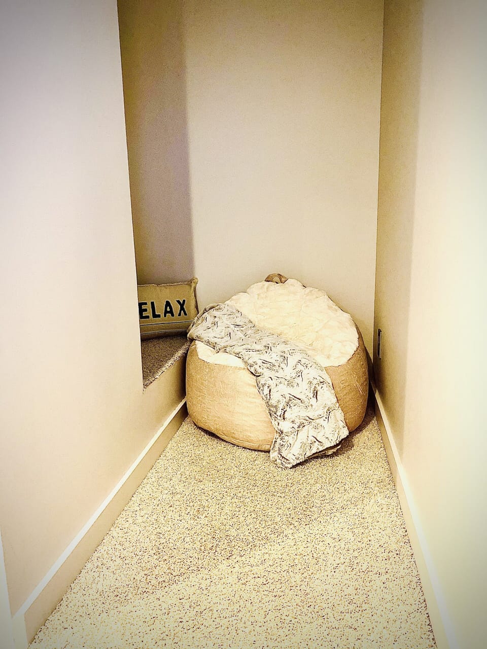 Reading area front bedroom 