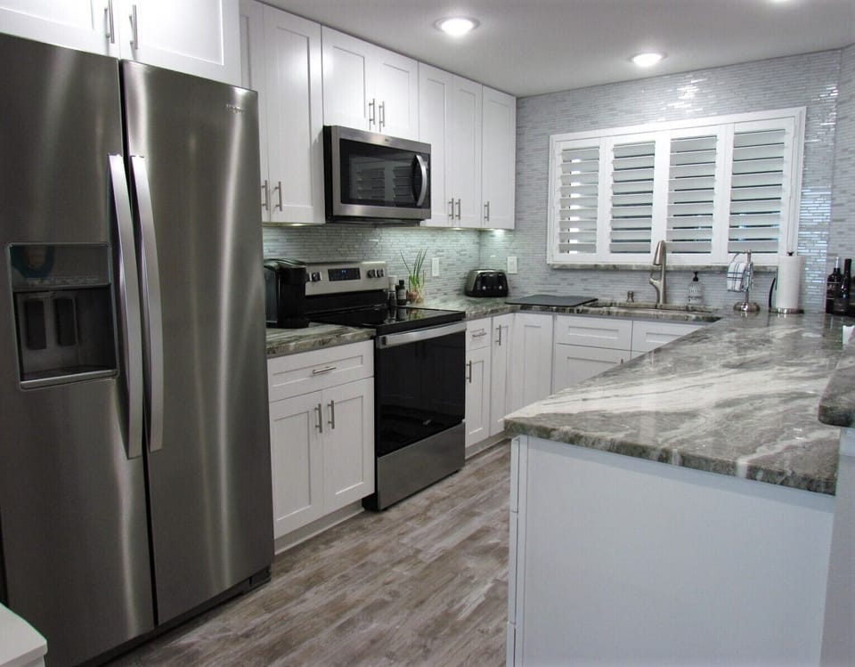 Brand new and Fully equip Kitchen - Cook up your favorite meals in the brand new and fully equip kitchen!