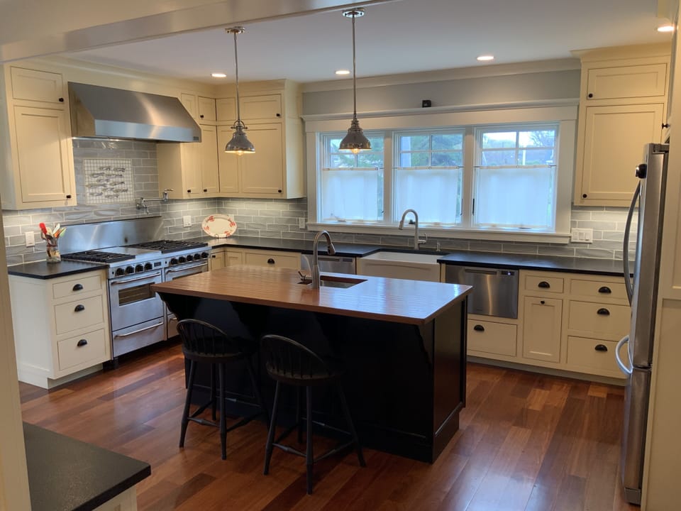Open Kitchen concept w/ 6 burner gas stove, two