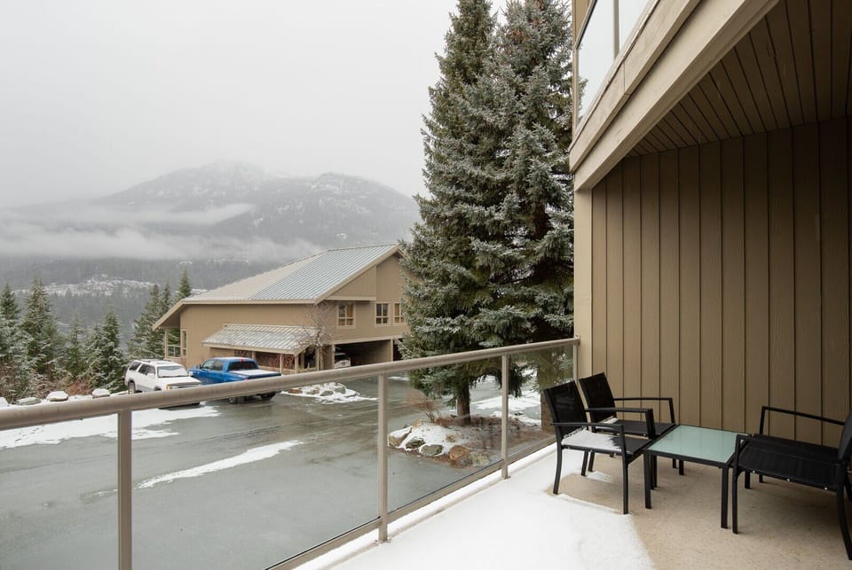 Balcony with views of Alta Lake