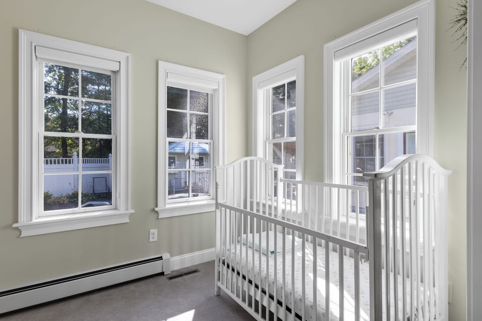 Crib in bedroom #2 