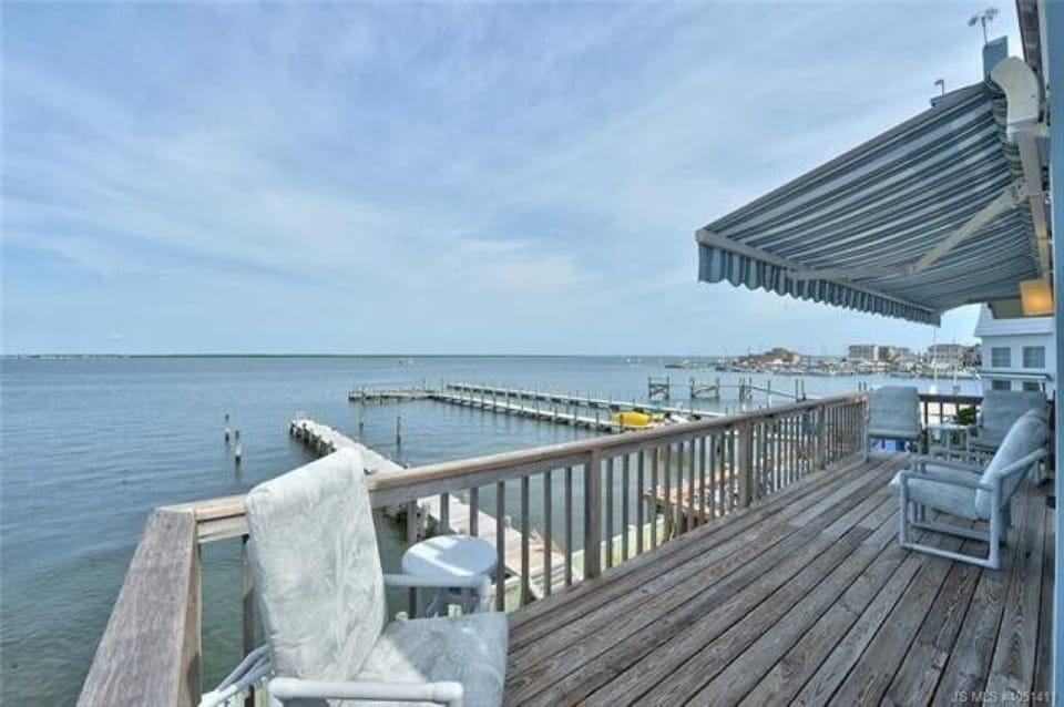 2nd floor deck