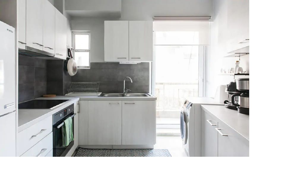 Refurbished kitchen with all the necessary appliances