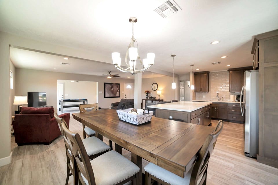 Dining area, seating for 6 + 4 plus barstools. Outdoor seating too!