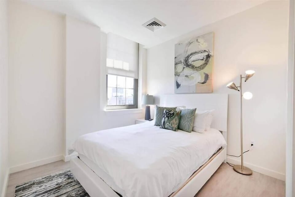 Downtown/South End Boston Studio Bedroom