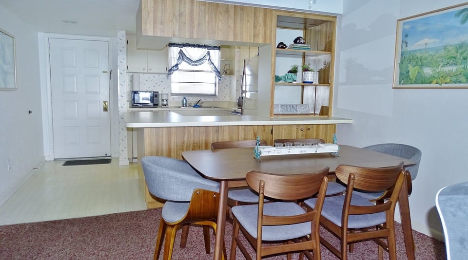 Dining area.JPG