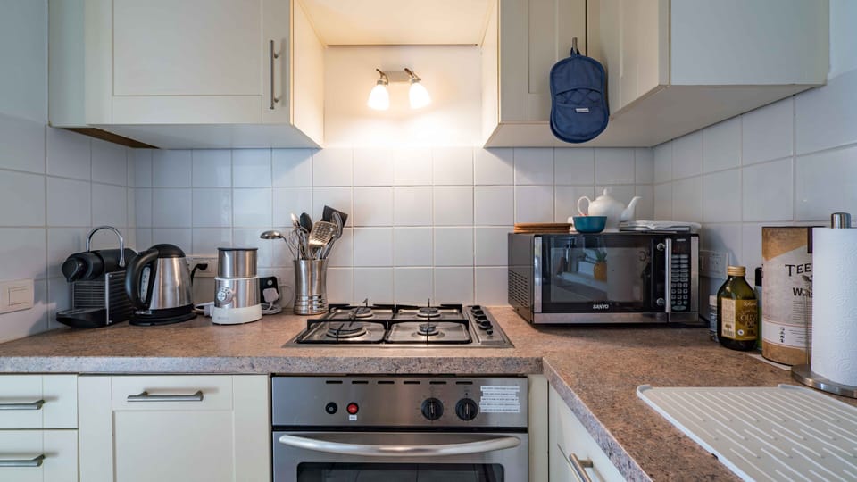 Fully-fitted kitchen