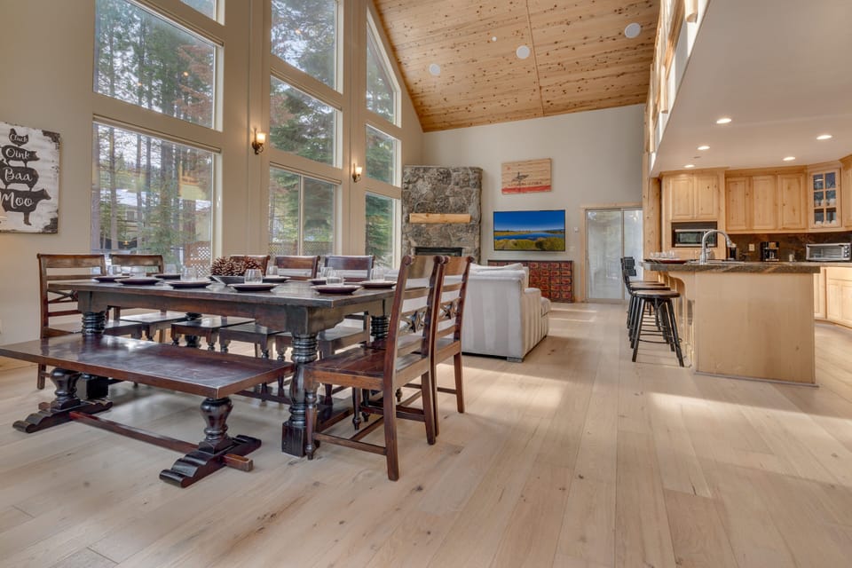 - Rustic dining room with wood table and vaulted ceiling views  
- Seamless flow to kitchen and living area for group gatherings  
- Cozy fireplace nearby creates a warm and inviting atmosphere