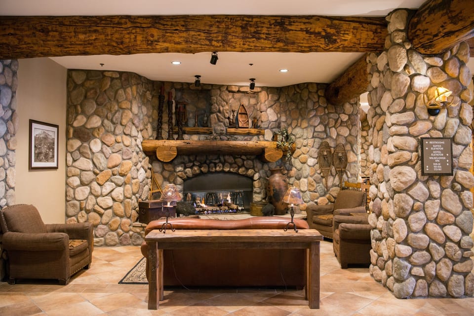 The welcoming lobby provides a lounge area for guests to relax.