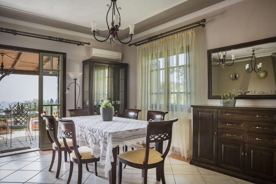 Kefalonia villas. Charming traditional Greek house with 3 bedrooms: living room