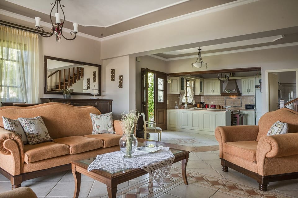 Kefalonia villas. Charming traditional Greek house with 3 bedrooms: living room