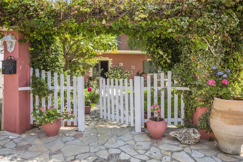 Kefalonia villas. Charming traditional Greek house with 3 bedrooms and sea view