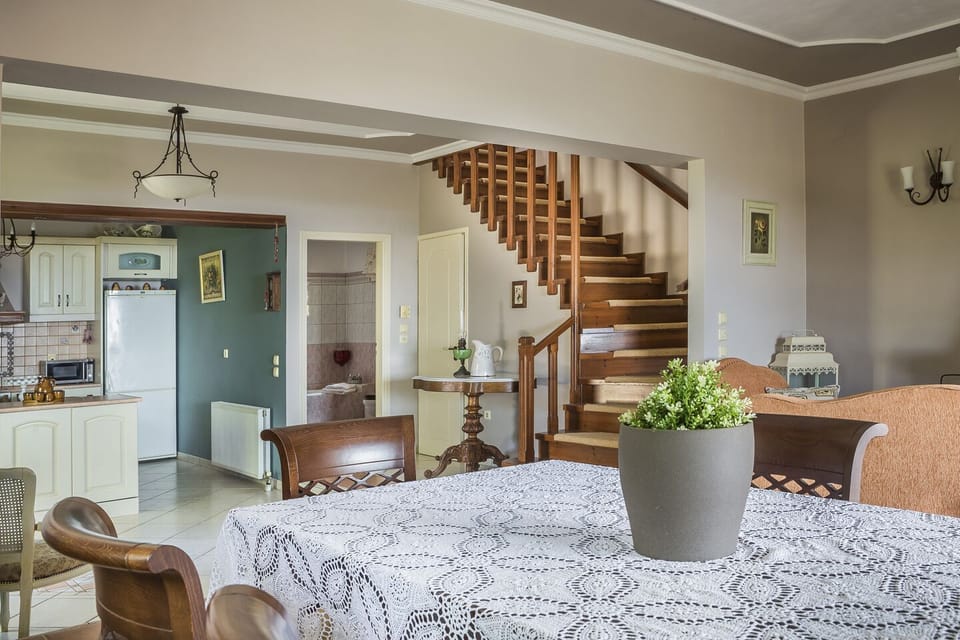 Kefalonia villas. Charming traditional Greek house with 3 bedrooms: living room
