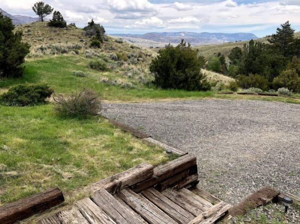 Views in every direction with access to Green Creek