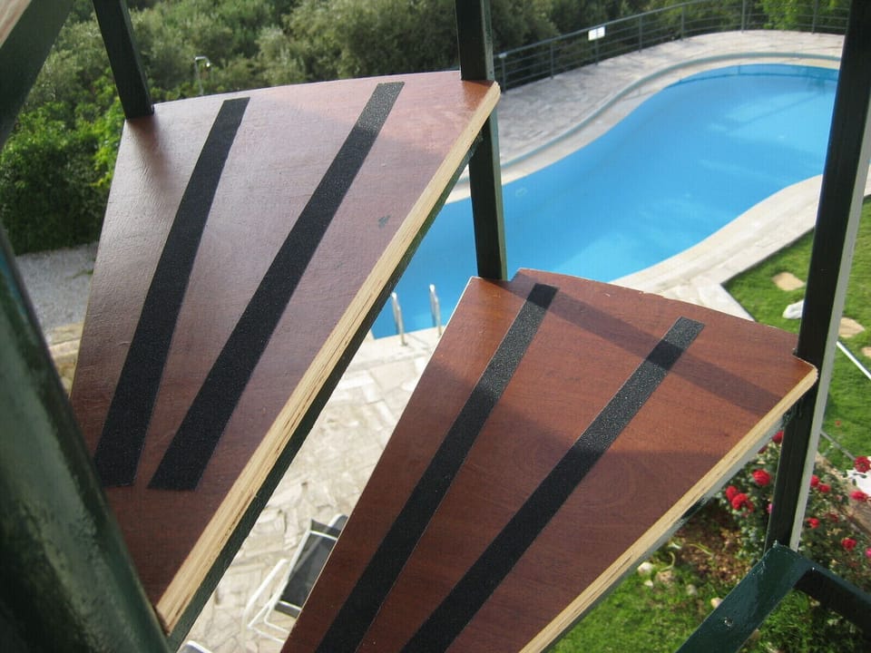 Steps to roof terrace 